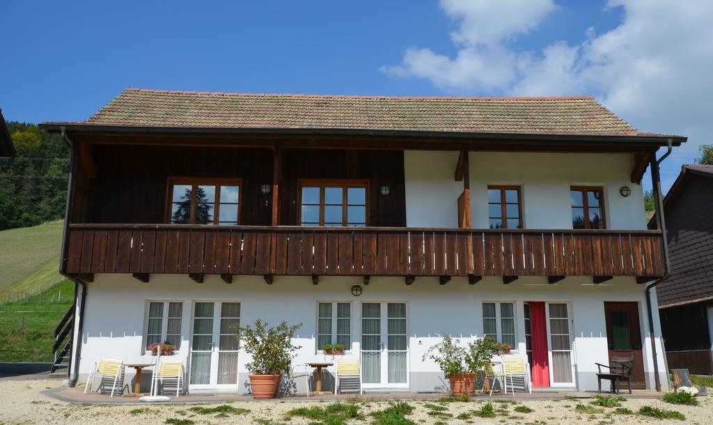 Miramont Horse Trekking Hostel Saicourt Экстерьер фото
